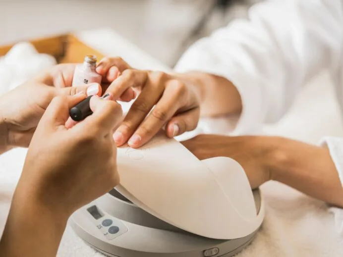 amerispa_manucure-vernis-shellac-certains-centres_preview