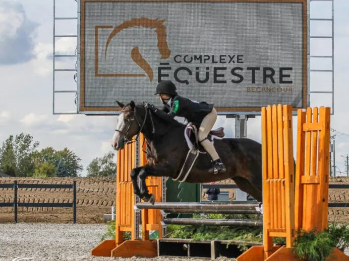 ecran-geant-manege-grand-prix-scaled
