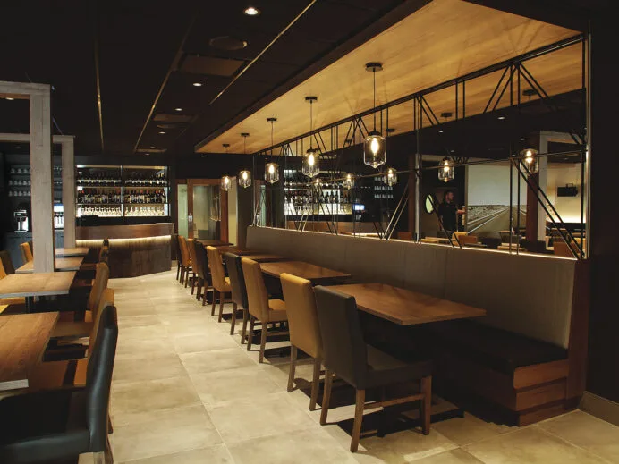 grande-salle-conference-100-pers-complexe-hotelier-55