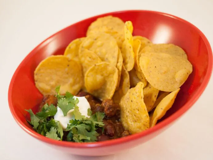 le-chili-a-pepe-et-nachos-frits-roulotte-a-patates-scaled