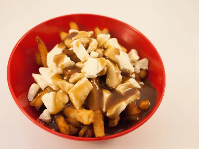 poutine-reguliere-roulotte-a-patates-scaled
