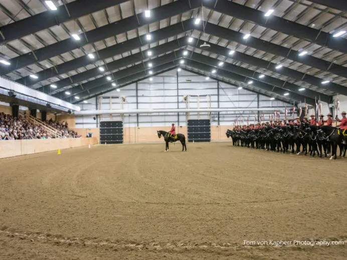rcmp-carrousel-indoor-ring-4-seasons-becancour-125-_x-250_-scaled