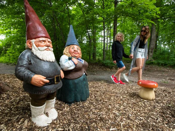 Magie des gnomes : 9 raisons de découvrir ce parcours familial hors du commun.